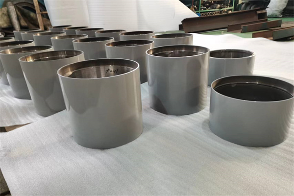 弧形輥表麵熱噴塗製備碳化鎢和特氟龍塗層